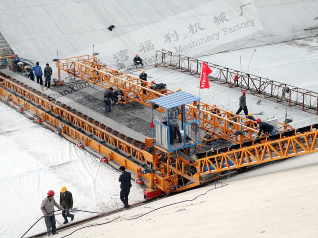 全自動(dòng)渠道襯砌機(jī)